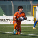 Il portiere del Siracusa Dima, in presa bassa