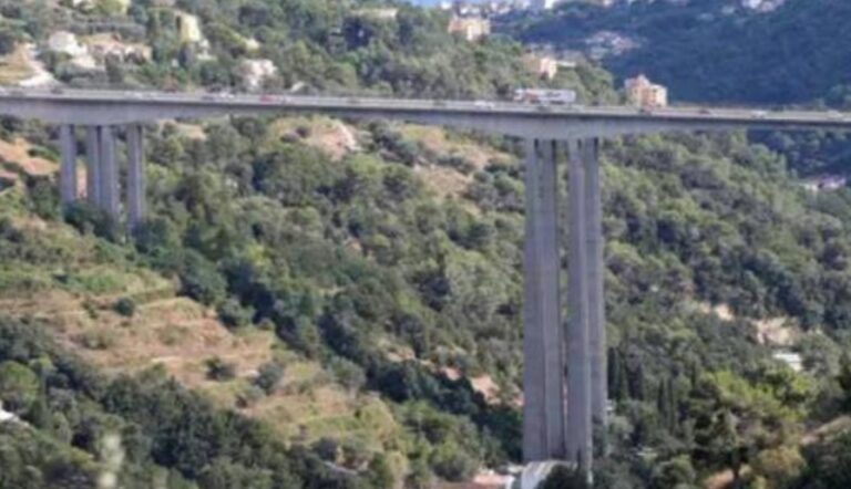 Beka Beka, il calciatore del Nizza, minaccia di lanciarsi nel vuoto