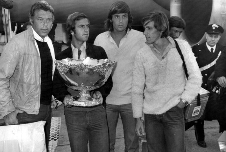 Una squadra – Il film sulla leggenda del tennis Italiano