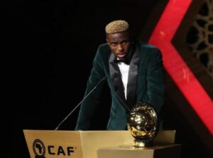 L'annuncio di Osimhen sul suo futuro direttamente dall'Africa