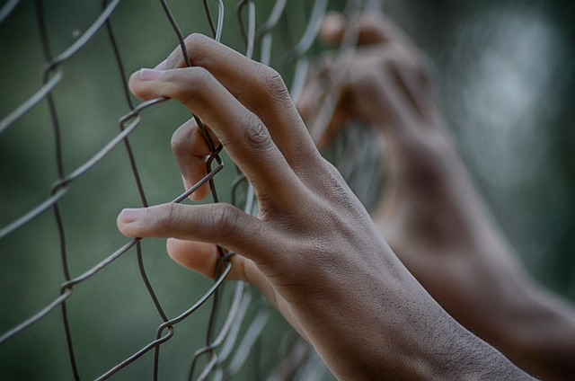 Ancora caos al carcere di Poggioreale, detenuto tenta la fuga senza successo