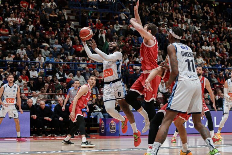 La sirena nega la vittoria alla Gevi Napoli Basket, vince Milano 86-84