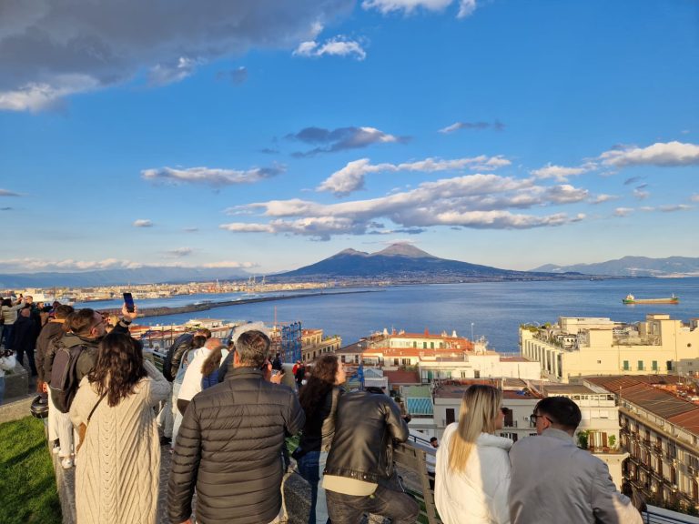 Napoli, ascensore del Monte Echia. Ecco la veduta (video)