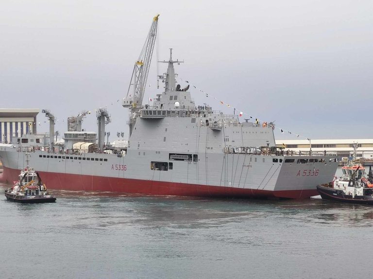 Castellammare le emozioni del varo della nave Atlante