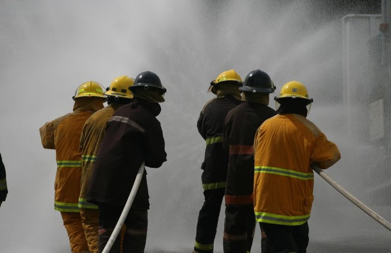 Napoli, tragedia sfiorata per l’incendio di un’abitazione