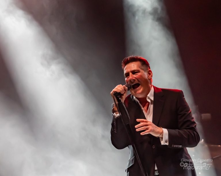 Tony Hadley,  e The Fabulous TH Band  nel Tour estivo “ Mad About you  “ al Belvedere San Leucio.