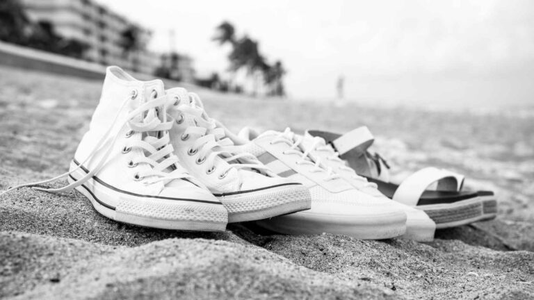 Sneakers o sandali per l’estate? Vantaggi e modelli più trendy