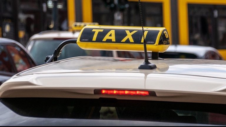 Napoli, arrivano i rincari dei taxi, tutti i dettagli