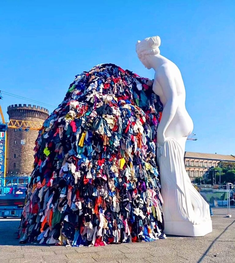 Napoli, la Venere degli Stracci lascia Piazza Municipio, ecco dove sarà possibile ammirarla ancora