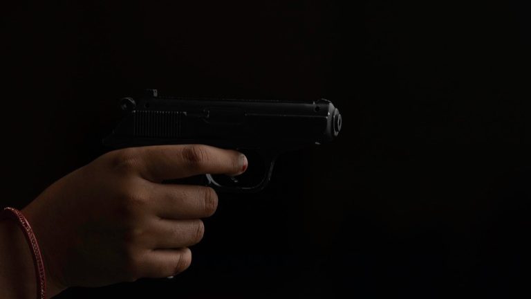 Napoli, bambina ferita da arma da fuoco, la terribile scoperta