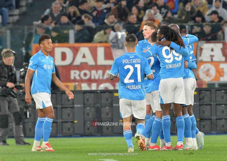 Calciomercato Napoli: occhi su Kenneth Taylor dell’Ajax, è lui l’obiettivo per rinforzare il centrocampo