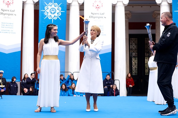 La Fiamma della Speranza: da Atene a Torino per gli Special Olympics World Winter Games