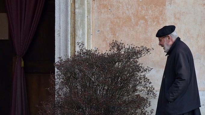 Pompei, scoperto e denunciato finto prete confessore