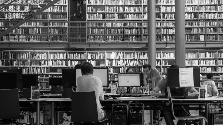 Napoli, paura alla Federico II per il crollo di un solaio durante un esame