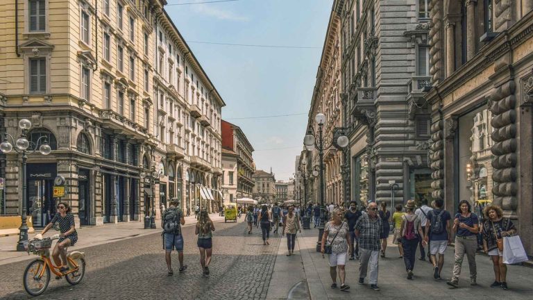 Sempre più acquirenti scelgono l’hinterland: cosa valutare prima di comprare casa fuori Milano