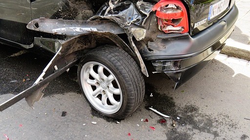 Napoli, scontro su viale Traiano, giovane in codice rosso, ferite altre due persone