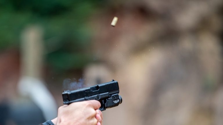 Napoli, spari durante la Via Crucis, paura davanti alla parrocchia 