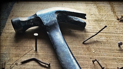 Tragedia familiare a Torre Annunziata, pensionato tenta di uccidere la moglie e si toglie la vita