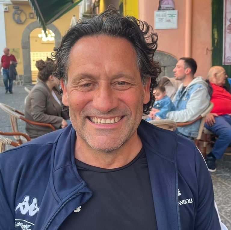 Gianni Sasso nel Guinness dei Primati: record mondiale dei 10 km con le stampelle alla “Salerno Corre”