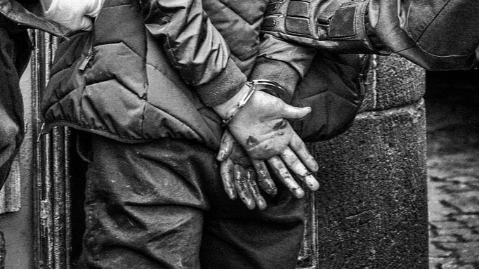 Napoli, arrestato il latitante Giuseppe Perrella, era nascosto in casa a Ponticelli