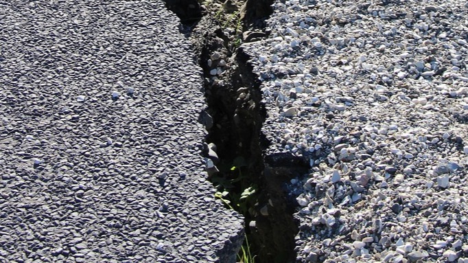 Campi Flegrei, il prefetto: “Danni limitati ma restiamo in allerta”
