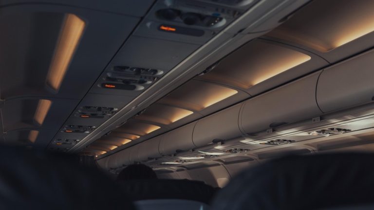 Napoli, controlli a Capodichino, fermato passeggero con armi non dichiarate