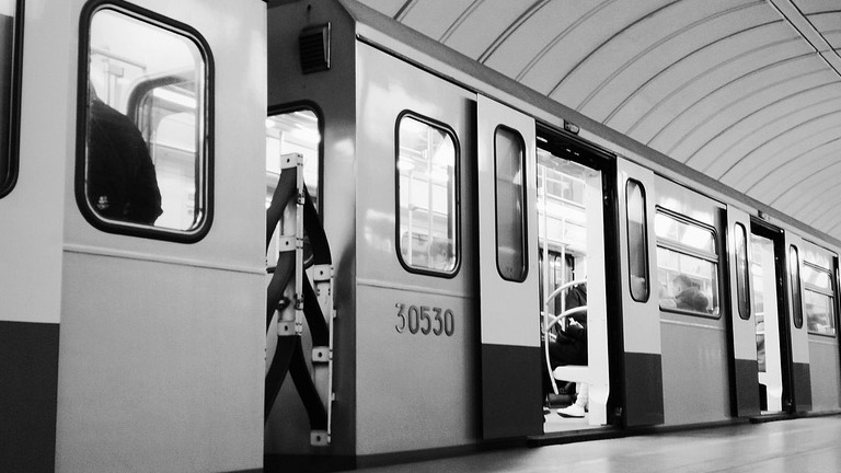 Napoli, sciopero dei trasporti il 15 giugno: disagi su metro, bus e funicolari