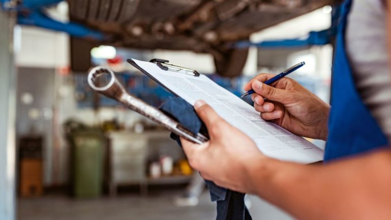 Tagliando auto: differenze con la revisione, costi e controlli necessari