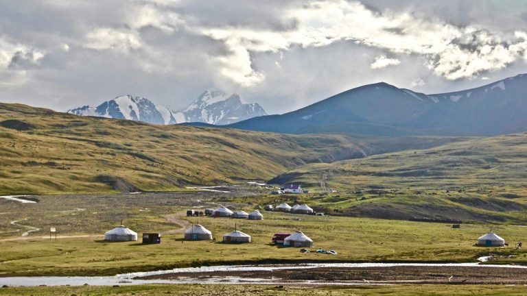 Oltre Ulaanbaatar: la vita lungo le piste invisibili della Mongolia centrale