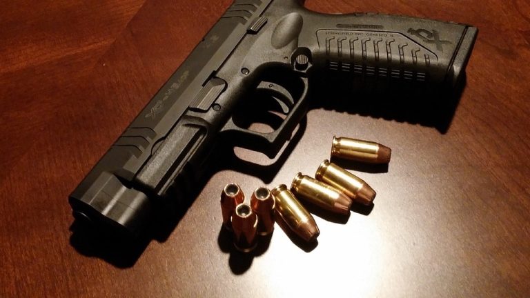 Napoli, agguato alla Sanità: chi sono i due 23enni feriti, uno è grave