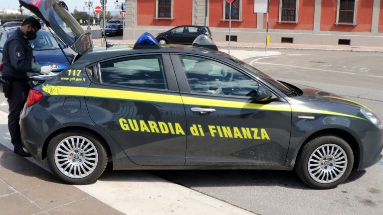 Evasione fiscale da oltre 2 milioni sui voli privati: 134 società nel mirino a Napoli