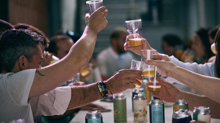 Napoli, nuove regole in vista per la movida: stretta serale allo studio del Comune