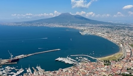 “Visita guidata ad Elfolandia”: teatro, natura e rinascita sul Monte Faito