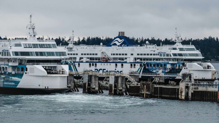 Viaggiare via mare: perché i traghetti restano una scelta strategica per turismo e lavoro