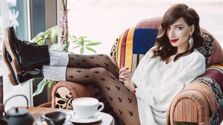 Tendenze calze autunno inverno: i must-have del momento che guidano la moda