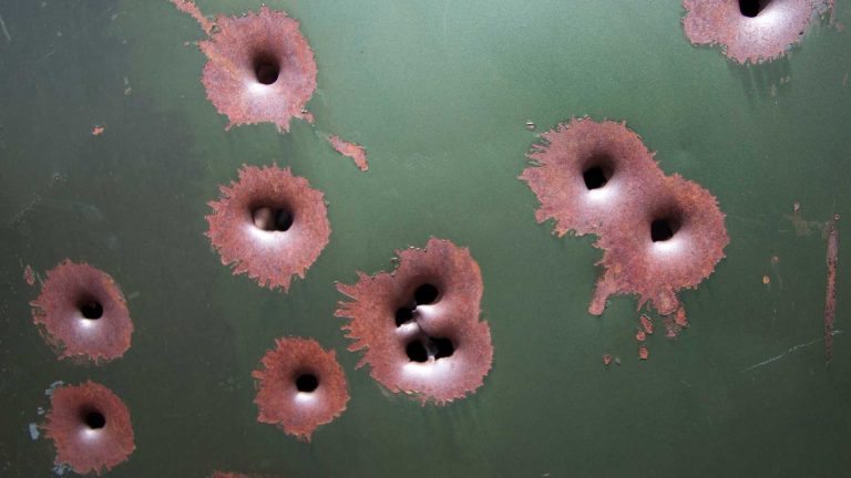 Napoli, spari nella notte ai Quartieri Spagnoli: colpita un’auto parcheggiata