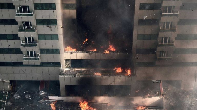 Incendio a Gianturco, sfollati senza casa: chieste tende e aiuti al prefetto di Napoli