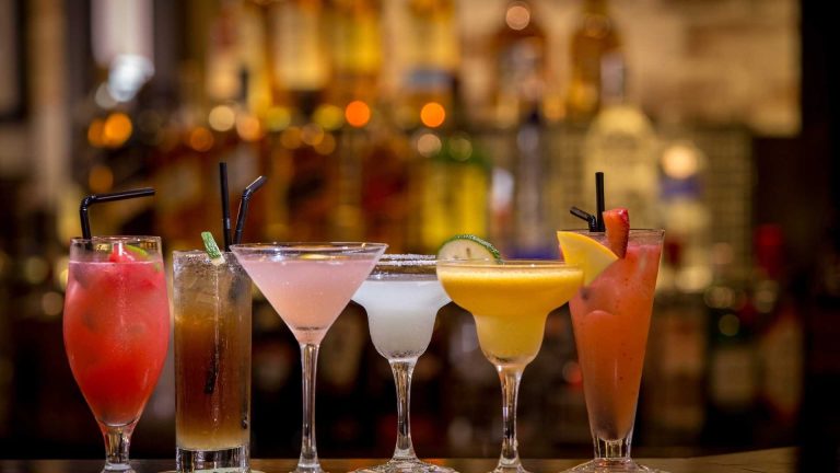 Movida a Napoli, in arrivo l’ordinanza del sindaco su orari e chiusure dei locali