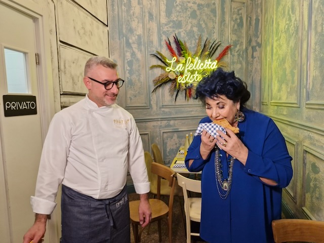 1947 Pizza Fritta celebra dieci anni: una speciale pizza dedicata a Marisa Laurito e un progetto solidale per i giovani