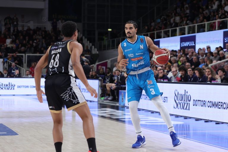 Il Napoli Basket e Naz Mitrou-Long,  affondano Trento, 87-93