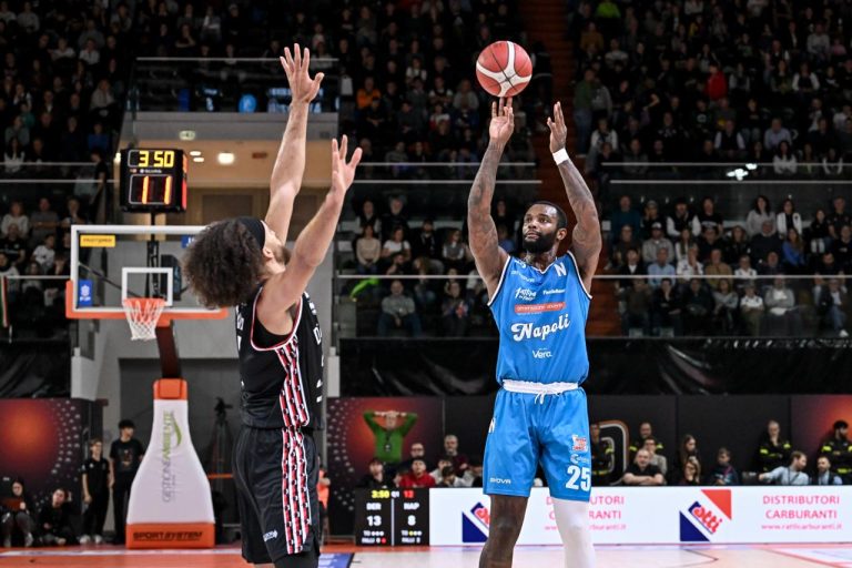 Il Napoli Basket perde contro la capolista Bertram Tortona per 87-76