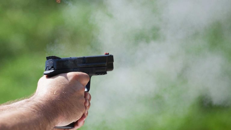 Napoli, 17enne ferito da un colpo d’arma da fuoco: indaga la Polizia