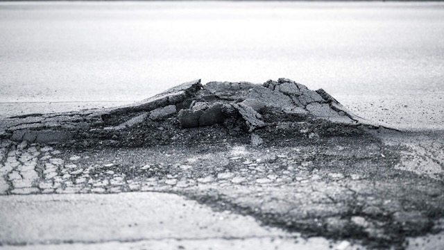 Napoli, scoperta la ragione dei continui problemi del manto stradale a via Acton