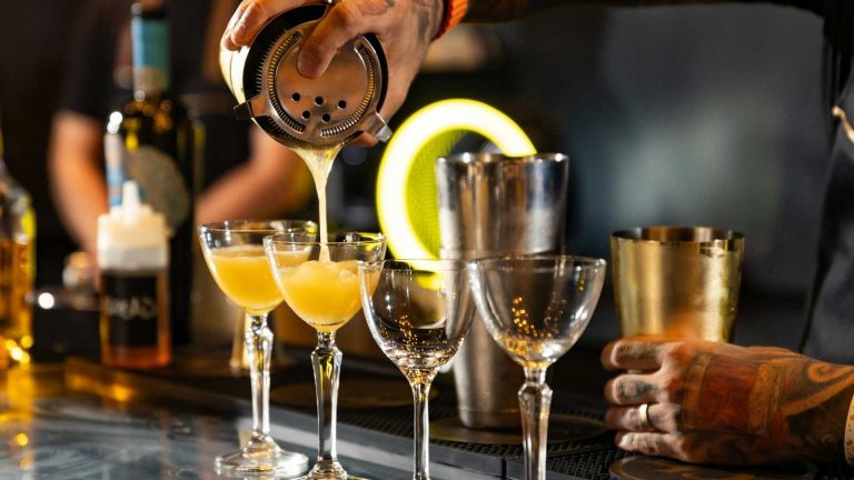 Napoli, nuova ordinanza del sindaco Manfredi per regolare la movida nel centro storico