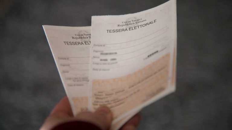 Elezioni Regionali Campania, affluenza in calo ma si può ancora votare: i dati