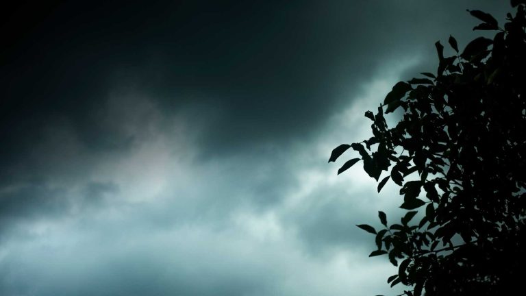 Campania, allerta meteo gialla prorogata: rischio temporali e criticità idrogeologica