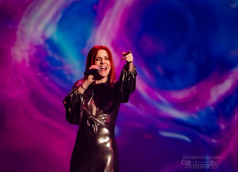 Noemi incanta il pubblico al Teatro Augusteo di Napoli