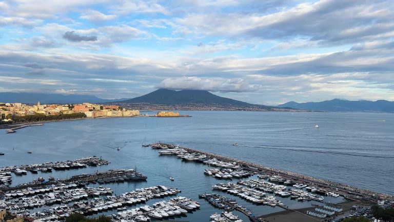 Napoli, sbarcati 113 migranti salvati dalla Life Support: conclusa la missione dell’Ong