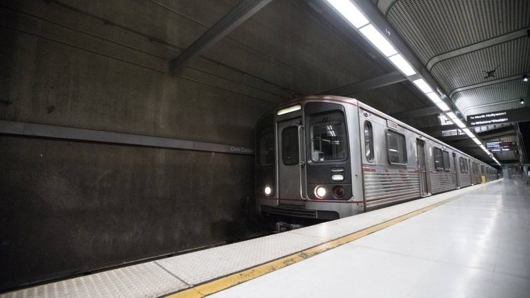 Napoli, boom di passeggeri per metro Linea 1 e Linea 6: i numeri del weekend dell’Immacolata