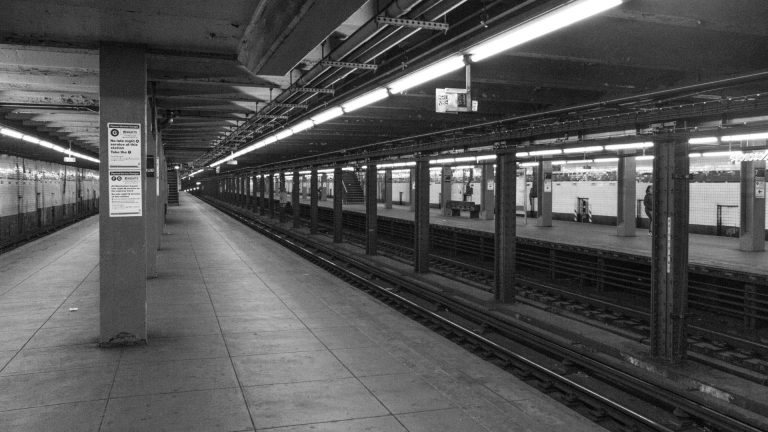 Sciopero dei trasporti a Napoli il 12 dicembre: orari garantiti per bus, metro e funicolari